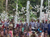 Royalties paid to 10 Wanang clans for their forest conservation, displayed in traditional fashion (each K10 banknote is approximately USD 3).